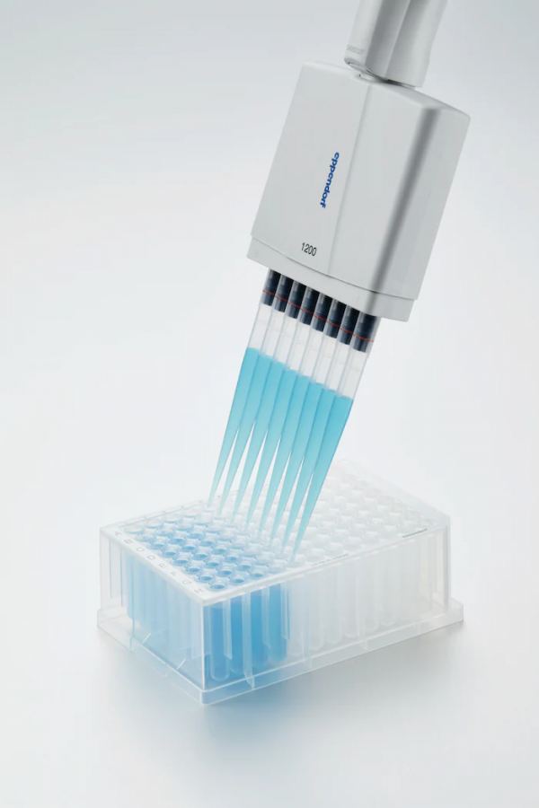 Eppendorf_Liquid-Handling_Research-plus-8-channel-pipette-Deepwell-Plate-96-1000-uL_Research-plus-Deepw